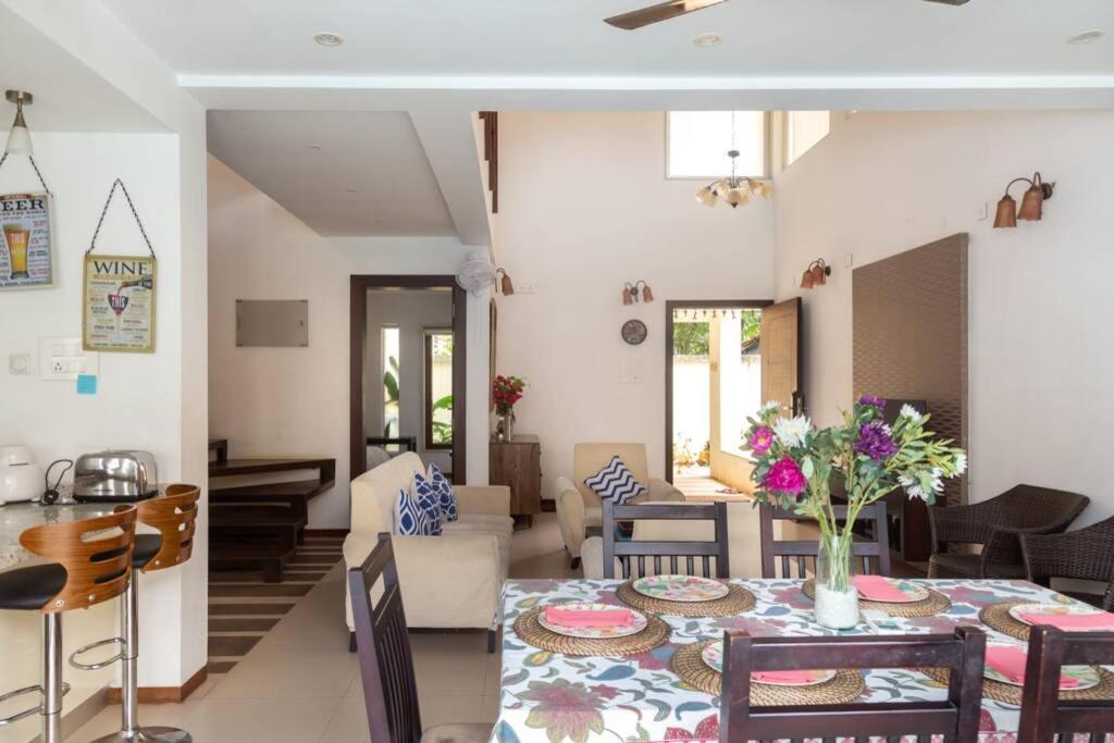 Ochre Villa- Luxury Property In Assagaon / Vagator Extérieur photo